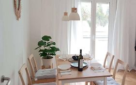 Sunny Two-Bedroom Apartment Next To Panathenaic Stadium